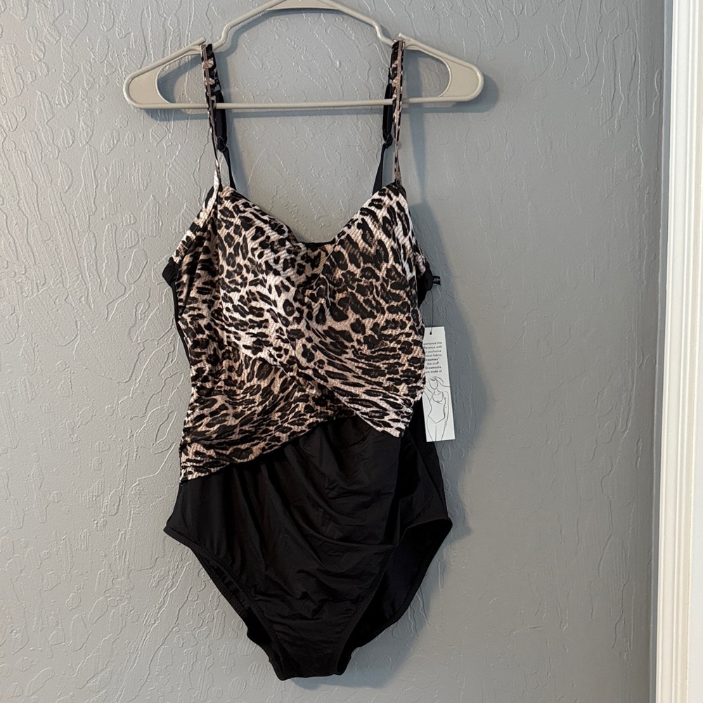 Chic Leopard Print Women's One Piece Swimsuit